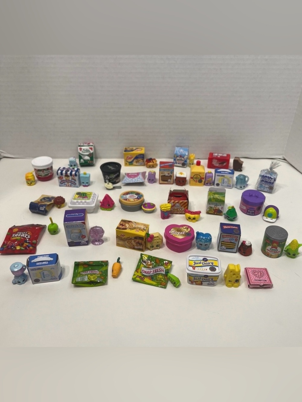 SHOPKINS Micro mart mini packs lot toys